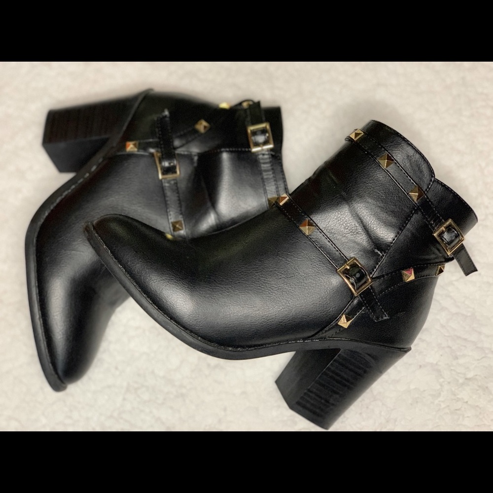 Black heeled booties